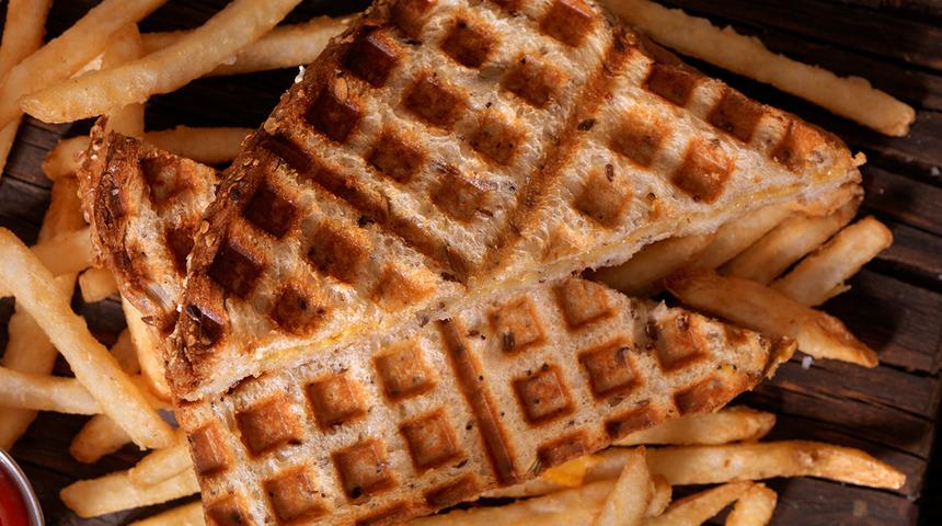 Kahvaltıda mutlaka yapın! Çok kolay ve lezzetli patates tost tarifi 