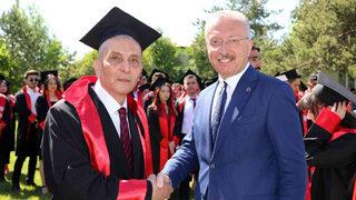 77 yaşında hukuk fakültesinden mezun oldu! Okumanın yaşı yoktur