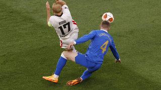 Son dakika: UEFA Avrupa Ligi'ndeki Frankfurt - Rangers finalinde korkunç an! Sebastian Rode kanlar içinde yerde kaldı...