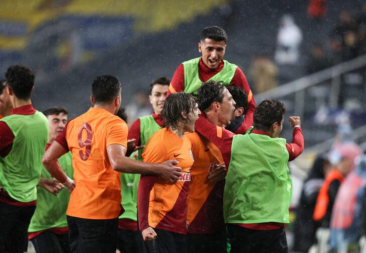 Son dakika: U-19 Ligi'nde Galatasaray, Kadıköy'de Fenerbahçe'yi devirdi! Hamza Akman şov yaptı...