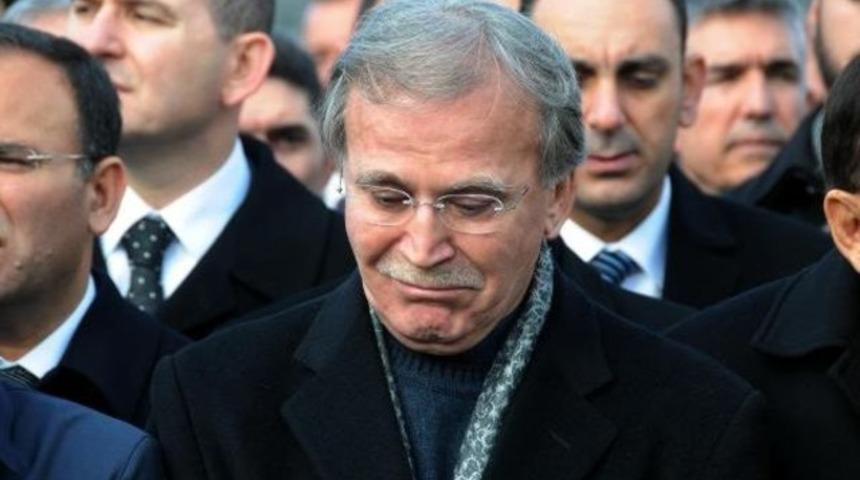 Mehmet Ali Şahin, eşinin cenazesinde ağladı