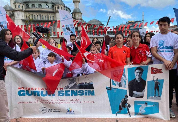 Tüm Türkiye'de 19 Mayıs coşkusu! Bakan Kasapoğlu'ndan Anıtkabir ziyareti