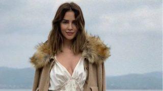 Aynur Aydın plajda güle oynaya video çekti! Neşene hayranım