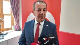 Bolu Belediyesi'nin sığınmacılarla ilgili afişi kaldırıldı! Tanju Özcan'dan tepki geldi, Ümit Özdağ destek verdi