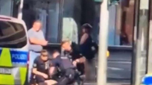 Son dakika: Almanya'da bir okula oklu saldırı