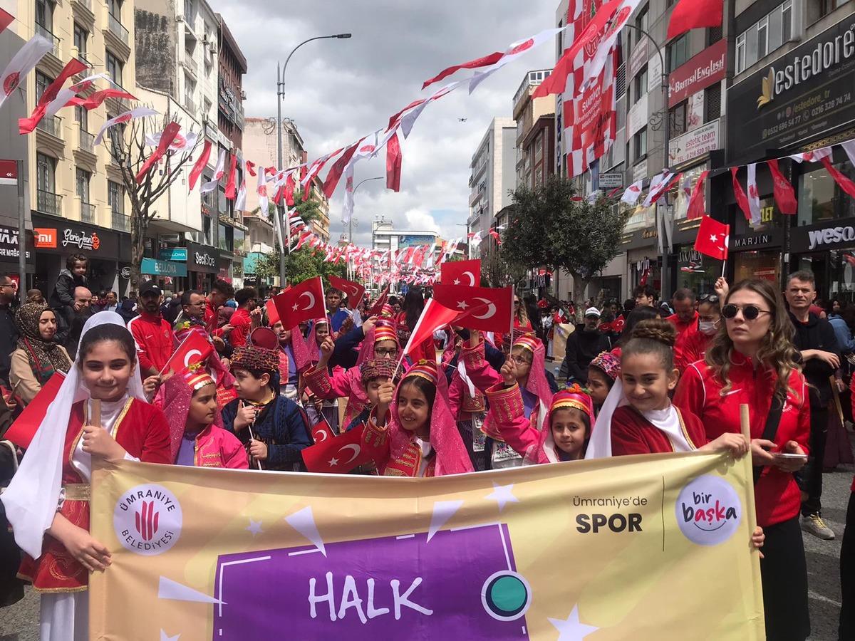 &Uuml;mraniye'de 19 Mayıs, 'Gen&ccedil;lik ve Spor' y&uuml;r&uuml;y&uuml;ş&uuml;yle kutlandı