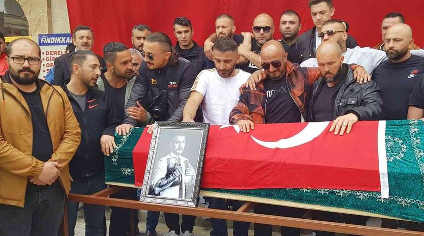 Kalp krizinden ölen şampiyon boksör Musa Askan Yamak, son yolculuğuna uğurlandı