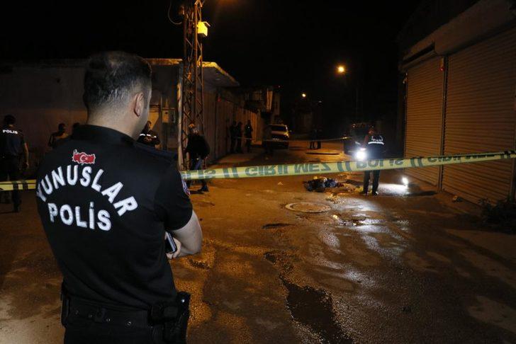 Adana'da sokak ortasında silahlı çatışma: 1 ölü