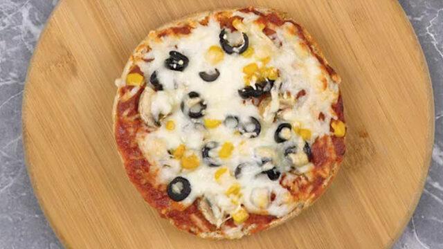 Hazır pizzalara meydan okuyun: Bazlama pizza tarifi