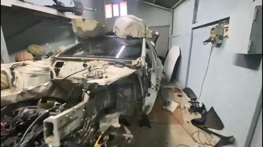 Oto tamirhanede akılalmaz tezgah! Çalıntı otomobillerin şasi numaralarını değiştirip satmışlar