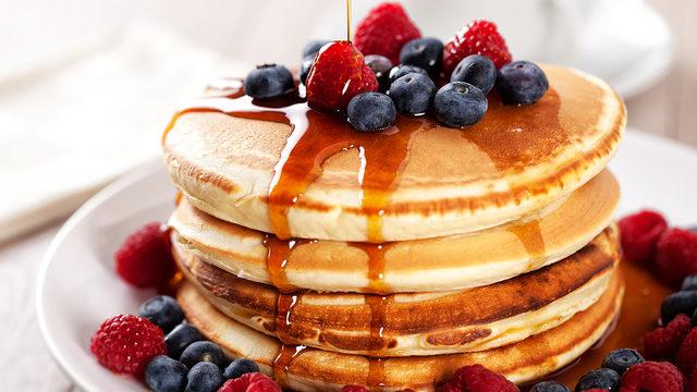 Dışarıdaki gibi olmuyor demeyin! Tam ölçülü Pankek tarifi