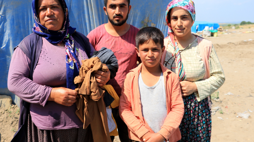 Kimliksiz ailenin kahreden dramı! Hem kendinin hem de 3 çocuğunun kimliği yok: Hayvanların bile var