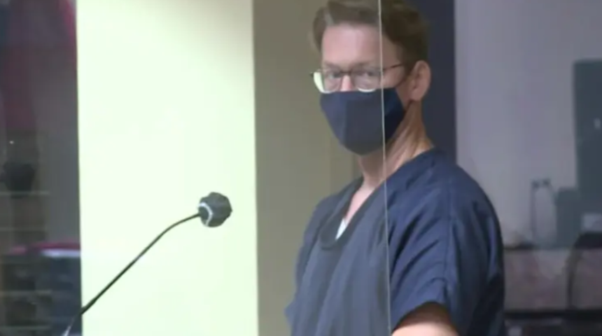 Akılalmaz iddia! &Ouml;ğretmenin &ouml;ğrencisini sınıf dolabında cinsel ilişkiye girmeye zorladığı iddia edildi