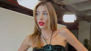 Şevval Şahin havuz başından poz verdi! Şeyma'nın hareketleri