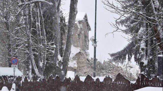 İtalya'da art arda 3 depremin ardından çığ: Çok sayıda ölü!