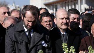 Saffet Sancaklı eşini son yolculuğuna uğurladı