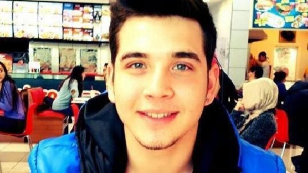 Uyuşturucudan hayatını kaybedince, arkadaşları g&ouml;mm&uuml;ş