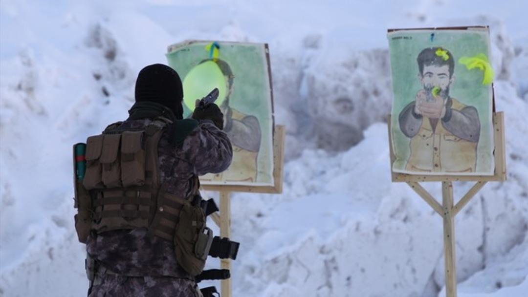 Ter&ouml;rle m&uuml;cadelenin "&ouml;zel" kahramanları