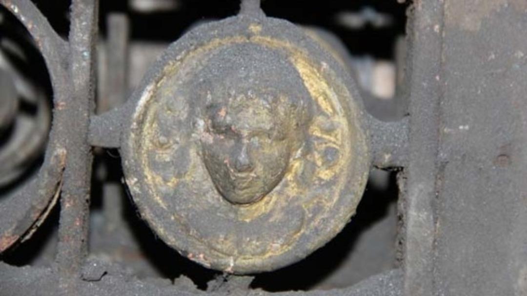 Herkes bu kapının peşinde