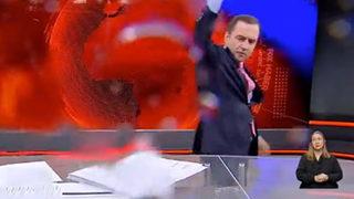 Selçuk Tepeli canlı yayında sinirlendi! Kalem fırlatıp, bardak kırdı