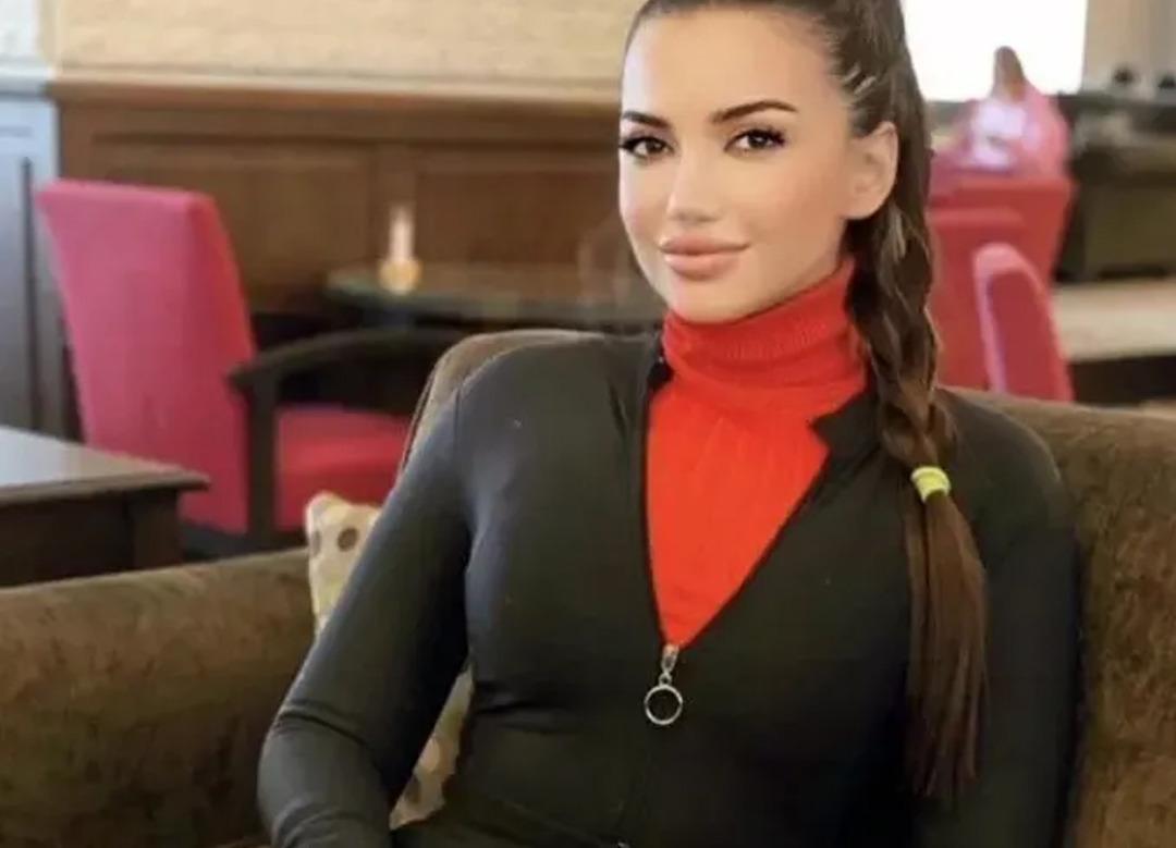 Psikolog Esra Ezmeci'ye gelen soru şaşkına &ccedil;evirdi! "Eşim organını pembeye boyayıp g&ouml;z &ccedil;izmiş, kadınlara..."