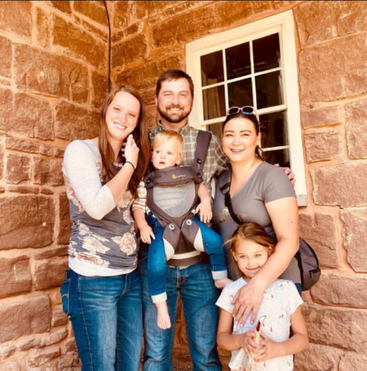 Çok eşli evlilikleri sosyal medyada gündem yarattı! “Biri yasal biri manevi eşim” G1