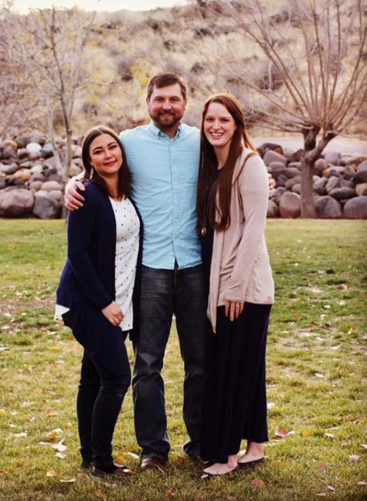 Çok eşli evlilikleri sosyal medyada gündem yarattı! “Biri yasal biri manevi eşim” G2