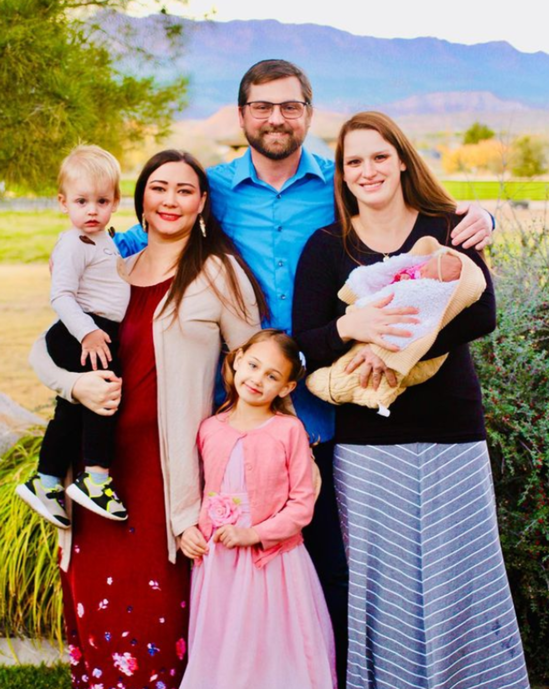 &Ccedil;ok eşli evlilikleri sosyal medyada g&uuml;ndem yarattı! &ldquo;Biri yasal biri manevi eşim&rdquo;