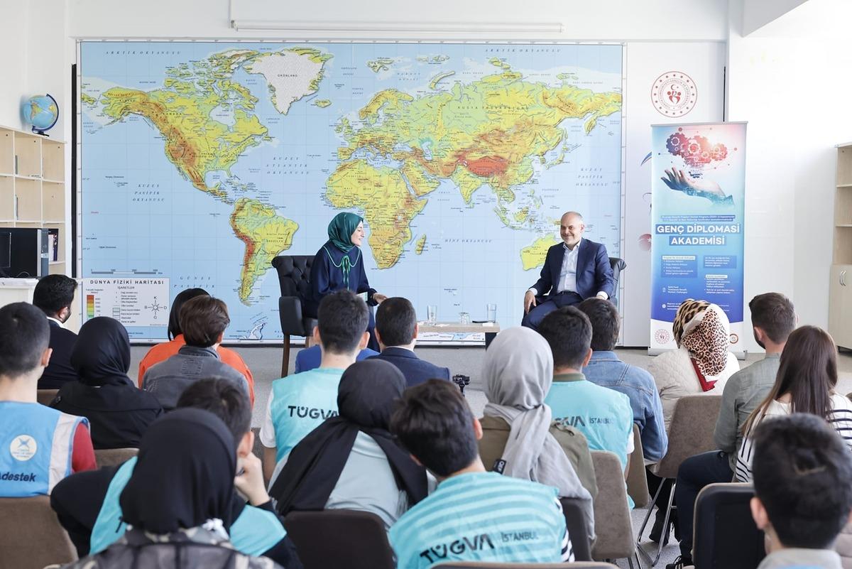 Sultangazi&rsquo;de gen&ccedil;ler, diplomasi d&uuml;nyasından uzman isimlerle buluşuyor