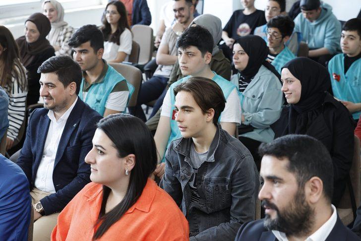 Sultangazi’de gençler, diplomasi dünyasından uzman isimlerle buluşuyor G4