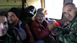 Yaylada 6 gündür mahsur kalan 3 kişi askeri helikopterle kurtarıldı