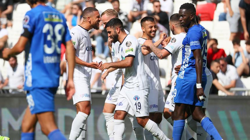 Son dakika: Kasımpaşa, Altay'ı 4 golle yıktı! Karşılaşmada tarihe geçen anlar yaşandı...