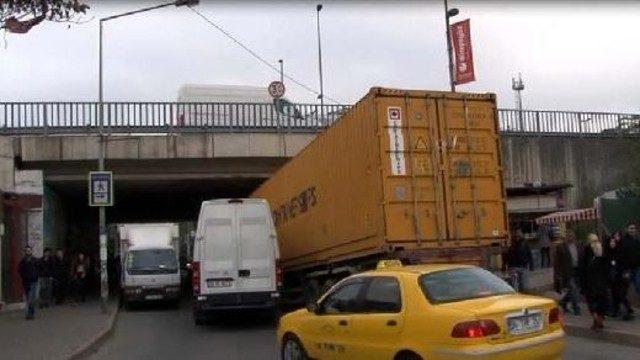 İstanbul'da yine üst geçit kâbusu