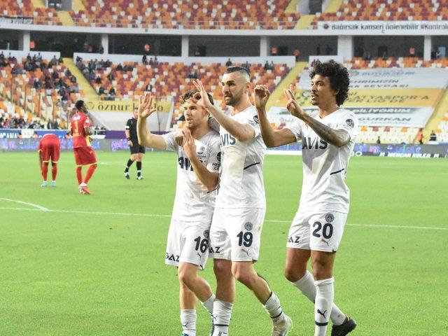 Son dakika: Fenerbahçe, Yeni Malatyaspor'u rahat geçti ve Şampiyonlar Ligi biletini kaptı!