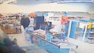 Kadın kasiyerin korku dolu anları