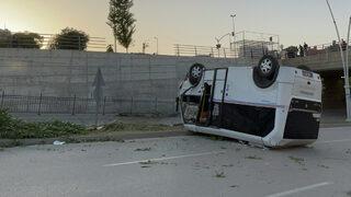 Adana'da feci kaza! Dolmuş, alt geçide düştü