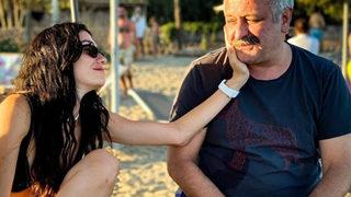 Hazar Ergüçlü kendisinden 19 yaş büyük aşkı Onur Ünlü ile dudak dudağa yakalandı