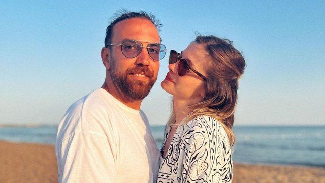 Survivor Sercan Yıldırım'dan eşiyle dudak dudağa poz! Çok mutlu olun