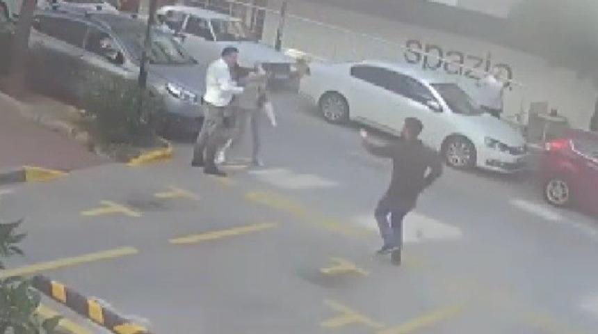 Sokak ortasında kadına şiddet! Taksici müdahale etti