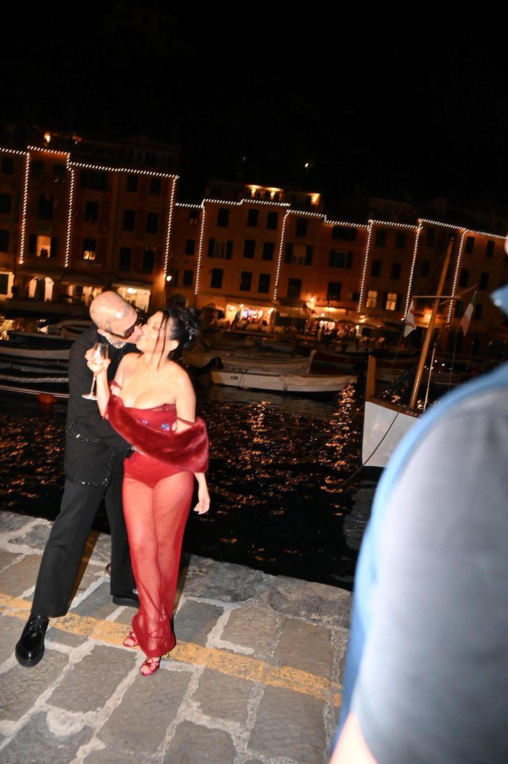 Kourtney Kardashian sonunda düğünü yaptı! Eşiyle halleri olay oldu G1