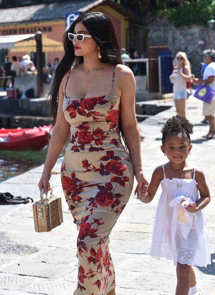 Kourtney Kardashian sonunda düğünü yaptı! Eşiyle halleri olay oldu G5