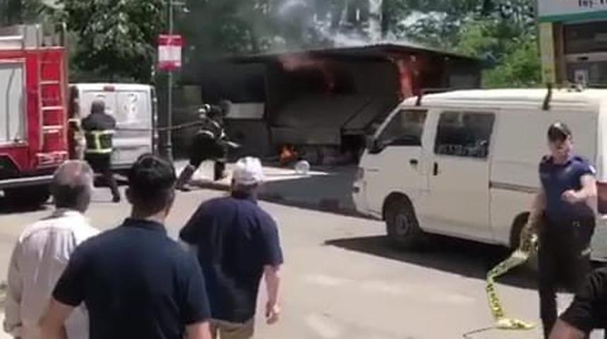 Hepsi bir anda bomba gibi patlamaya başladı! Çevredekiler neye uğradığını şaşırdı