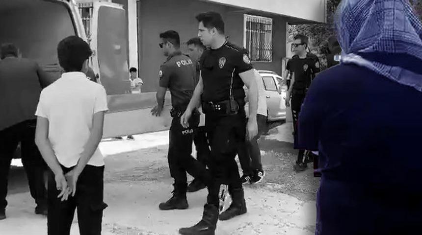  6 yaşındaki engelli kızını bıçaklayarak öldürdü! Kanlı elleriyle komşusundan yardım istedi