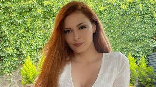 Mine Tugay yırtmaçlı pozuyla nefes kesti! Mine abla yaktın ortalığı