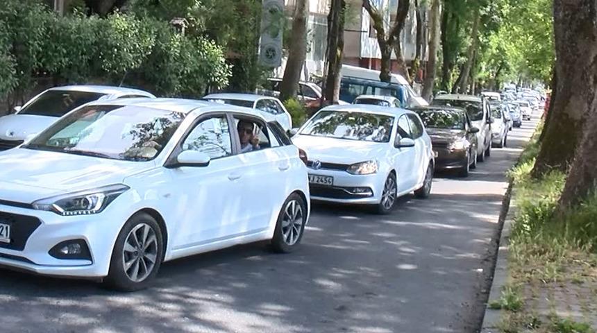 Kilometrelerce araç kuyruğu oluştu! Herkes oraya akın etti