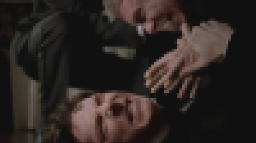 Bedelli askerlik parası vermeyen babasını d&ouml;vd&uuml;