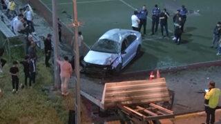 Faciadan dönüldü! Kontrolden çıkan otomobil halı sahaya uçtu