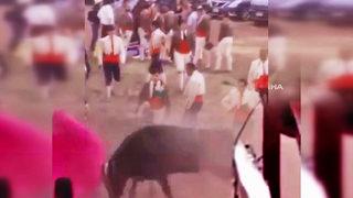 Meksika’da arenadan kaçan boğa korku saçtı! O anlar saniye saniye kamerada