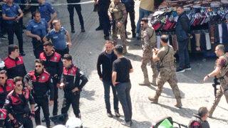 SON DAKİKA | İstanbul Beyazıt'taki silahlı çatışmanın görüntüleri ortaya çıktı! Polisten silahını alıp böyle ateş etti