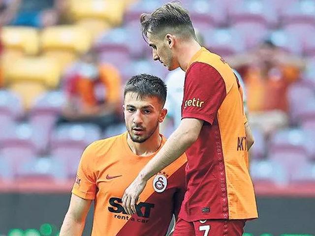 Ezeli rakibe gitti! Halil Dervişoğlu'na formayı bile giydirdiler...